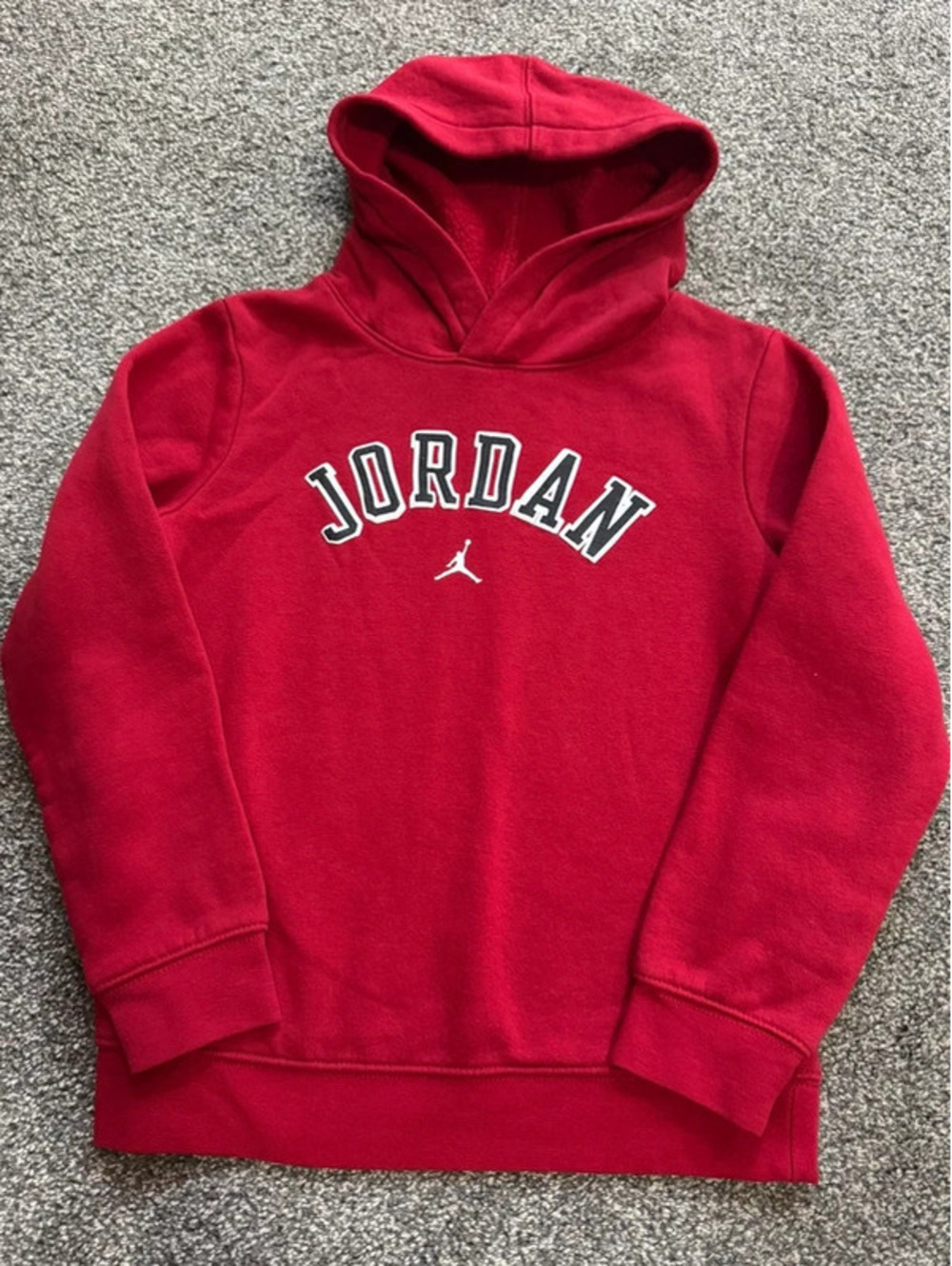 Boy’s Jordan red pullover sweatshirt hoodie 6/7